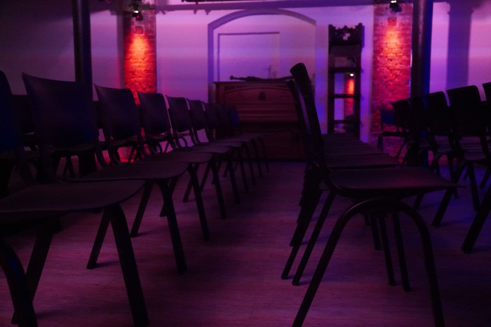 Voller Fokus auf Stand-up Comedy. Unser Club wurde von Comedians und Veranstaltern geplant, um die beste Atmosphäre für Comedy zu schaffen.